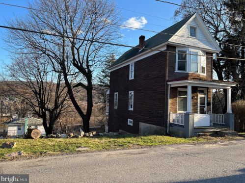 719 Seneca St, Primrose, PA 17901-1644