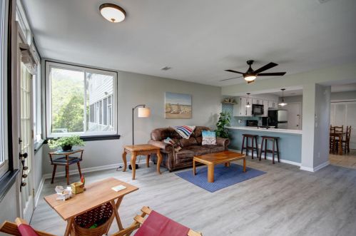 1073 Marsh Court Ln, Mount Pleasant SC  29464-3356 exterior