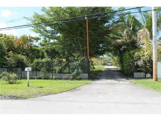 8540 Grand Canal Dr, Miami, FL 33144-3544