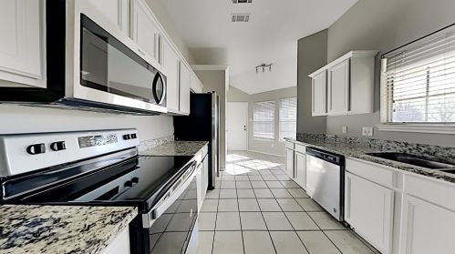524 Boxwood Dr, Lancaster, TX 75146-2137
