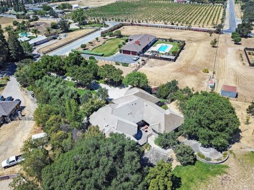 10000 Walter Welsher Ct, Gilroy CA  95020-9704 exterior