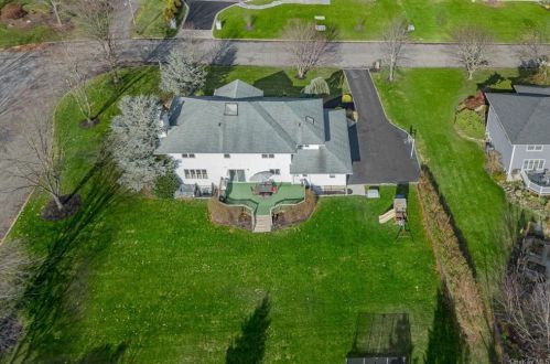 7 Neva Ct, Airmont, NY 10901-3329