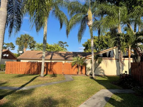 1040 Summit Place Cir, West Palm Beach, FL 33415-4792