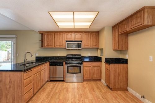 8437 Juglans Dr, Citrus Heights CA  95662-3048 exterior