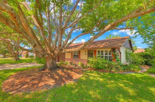 926 New Bedford Dr, Deland, FL 32724-2952