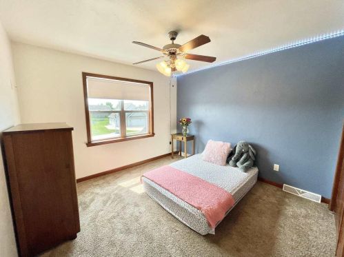 401 Sweetflag Ave, Fond Du Lac WI  54935-1875 exterior