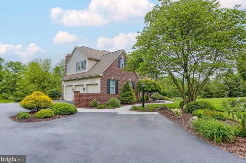 570 Lucinda Ln, Navy Sup Dpt, PA 17055-5368