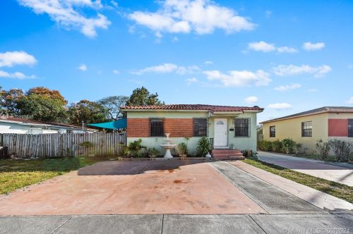 310 17th St, Hialeah, FL 33010-3140