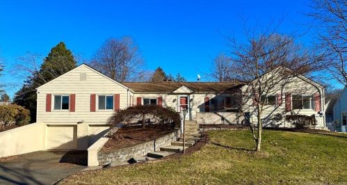 112 Housatonic Dr, Milford, CT 06460-5034