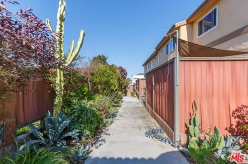 1915 Mathews Ave, Redondo Beach CA  90278-2980 exterior