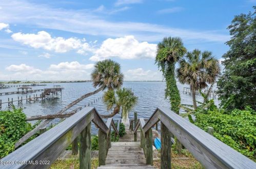 2915 Indian Riv Dr, Cocoa FL 32922-6607 exterior