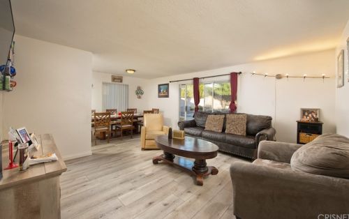27508 Vilna Ave, Santa Clarita, CA 91351-3744