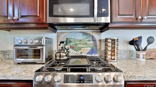 2032 Coolcrest Ave, Upland CA 91784-1242 exterior