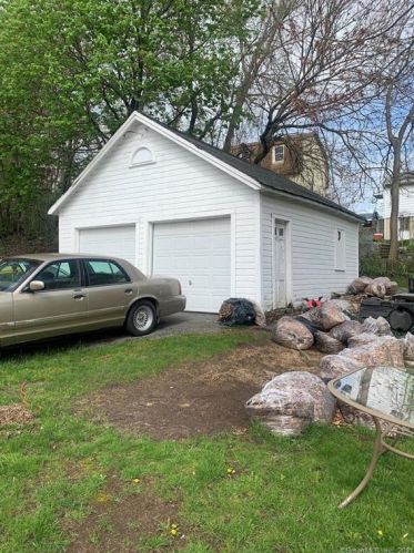 132 Traverse St, Waterbury, CT 06704-3228