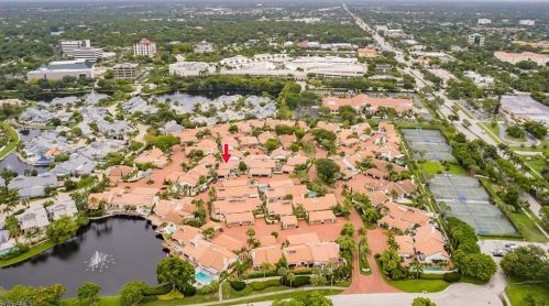 537 Bay Villas Ln, Naples FL  34108-2811 exterior