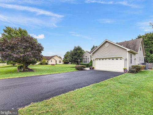 320 Matthews Cir, Slaughter Beach, DE 19963-2139