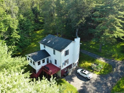 73 Old Tacy Rd, Swan Lake, NY