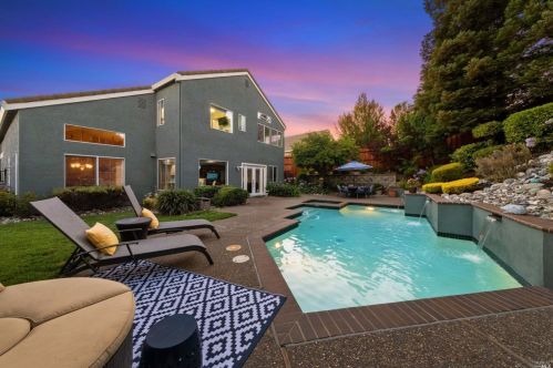 709 Primrose Ln, Benicia, CA 94510-3818