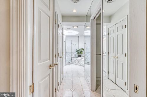 3073 Cleveland Ave, Washington DC 20008-3450 exterior