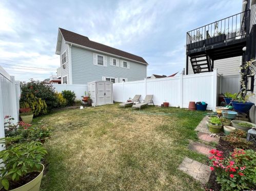 6018 Beach Front Rd, Far Rockaway, NY