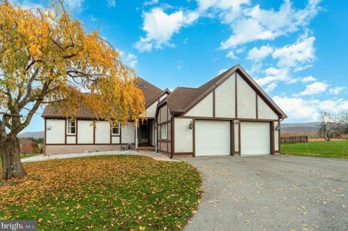 11 Thrush Dr, Carlisle PA  17015-7653 exterior