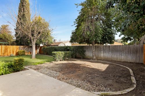 548 Denise Dr, Ripon CA  95366-2808 exterior