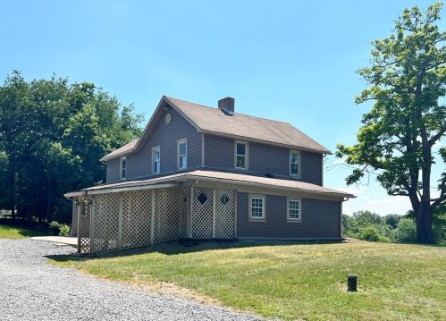 2894 Harlansburg Rd, New Castle, PA 16101-9690