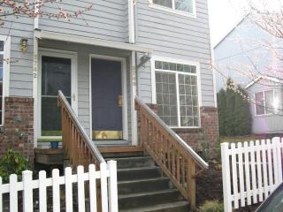 3748 33rd Pl, Portland, OR 97202-3056