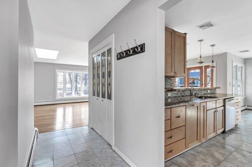 2 Lilac Ln, Bridgeport, CT 06612-2066