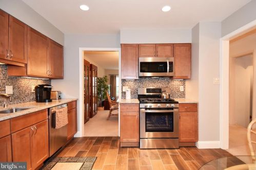 7833 Painted Daisy Dr, Springfield VA  22152-3850 exterior