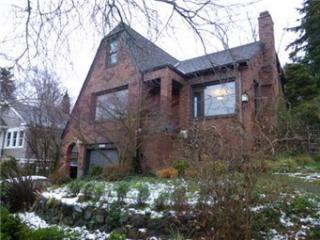 3020 11th Ave, Seattle WA  98119-1803 exterior