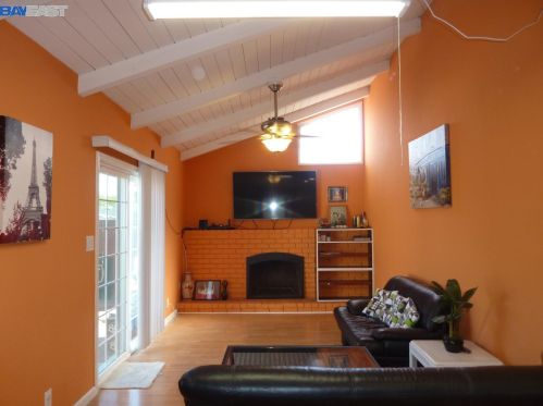 268 Royce Way, West Pittsburg CA  94565-4700 exterior