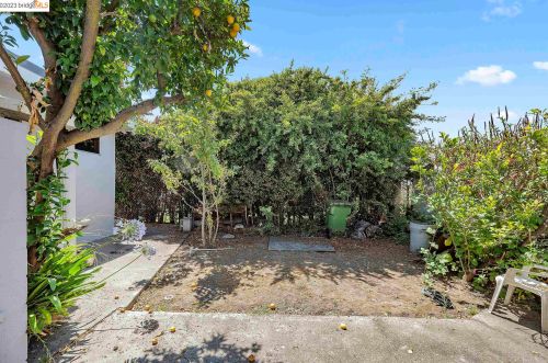 2752 Mabel St, Berkeley CA 94702-2461 exterior