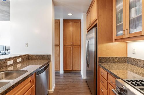 428 Alice St, Oakland, CA 94607-4326