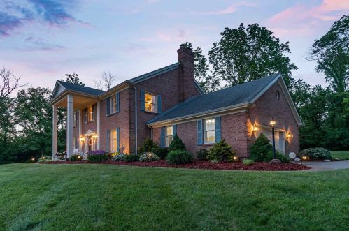 1070 Tudor Ln, Florence KY  41042-9647 exterior