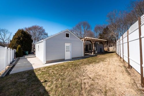 52 Summer St, Waterford CT  06385-2333 exterior