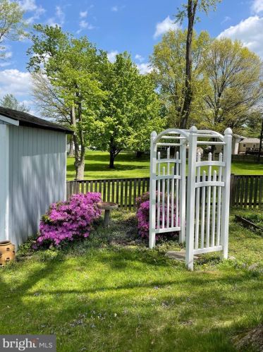 303 Orchard Cir, Hamilton VA  20158-9700 exterior