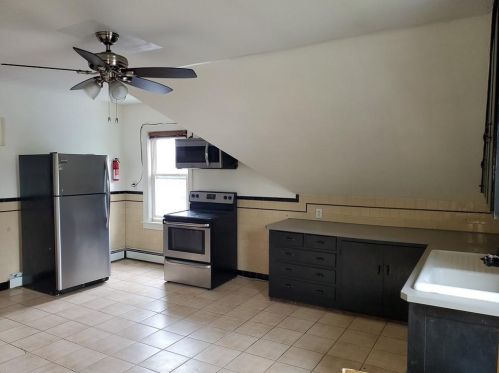 132 Wallace St, Providence, RI 02909-3512
