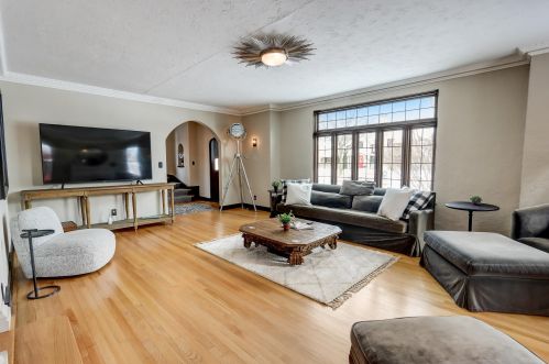 5525 Berkeley Blvd, Milwaukee, WI 53217-5140