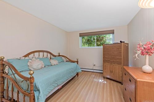 10 White Birch Dr, Crotonville NY  10562-2521 exterior