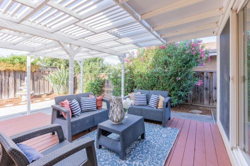 1069 Homestead Rd, Sunnyvale CA  94087-5156 exterior