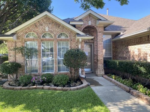 2751 Crystal Glenn Cir, Hurst TX  76054-2428 exterior