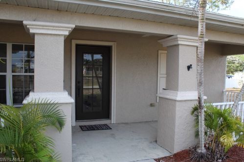 905 16th Ter, Cape Coral, FL 33909-5306