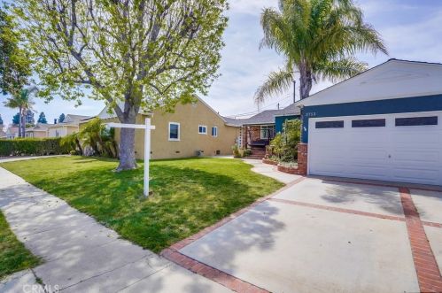 3753 Snowden Ave, Long Beach, CA 90808-2226
