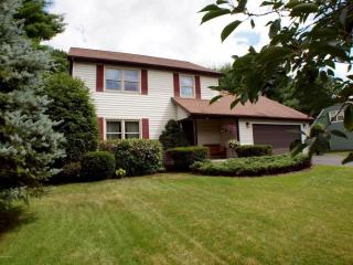 19 Pinewood Hollow Rd, Glens Falls, NY 12804-9064