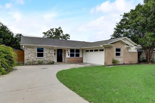 709 Pinehurst Dr, Richardson TX 75080-4113 exterior