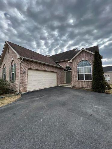 836 Spring White Dr, Breinigsville PA  18031-1787 exterior