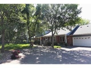 1132 Rose Pl, Saint Paul, MN 55113-3207