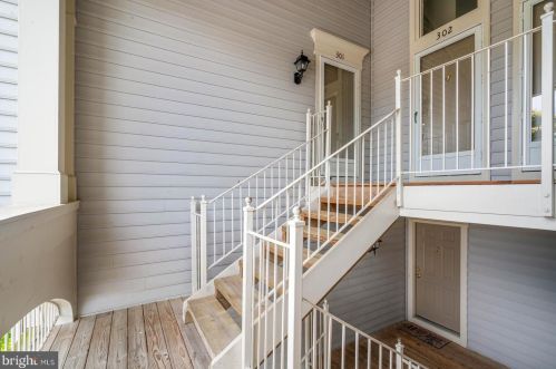 9296 Cardinal Forest Ln, Lorton, VA 22079-2878