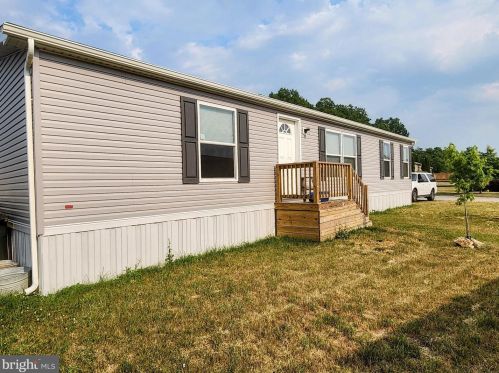 227 Eagle Dr, Hanover, PA 17331-8168